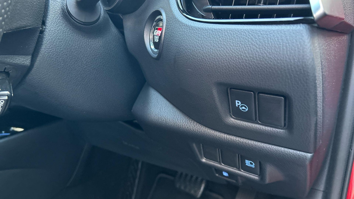 Used Toyota C-HR 2023 for sale - 76898463: Photo 41