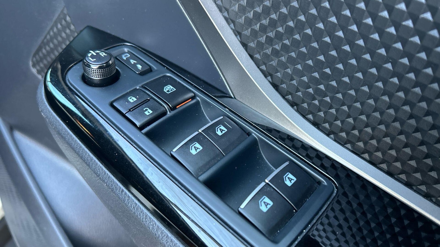 Used Toyota C-HR 2018 for sale - 76964980: Photo 43