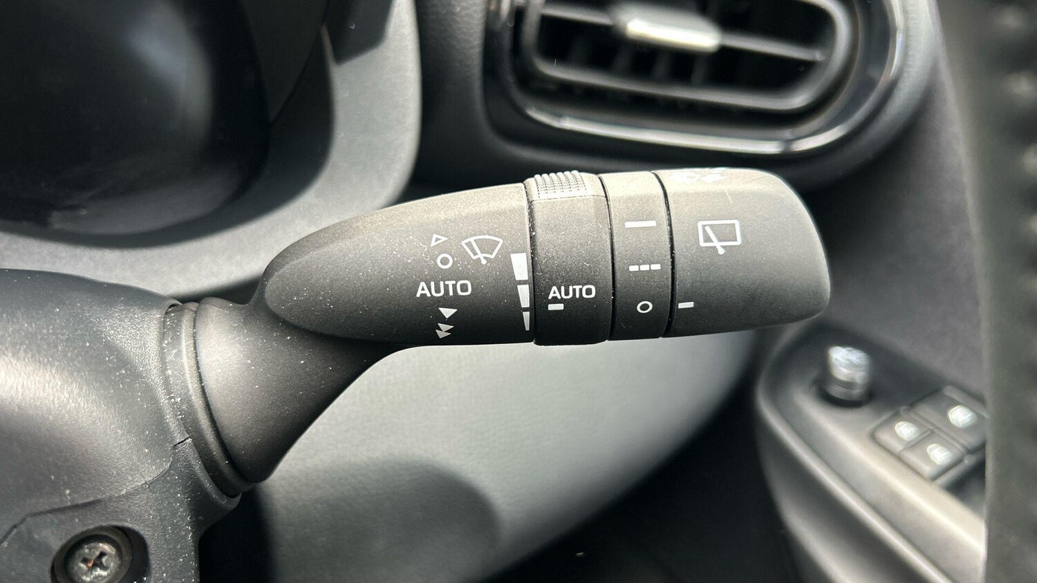 Used Toyota Yaris 2025 for sale - 77939919: Photo 38