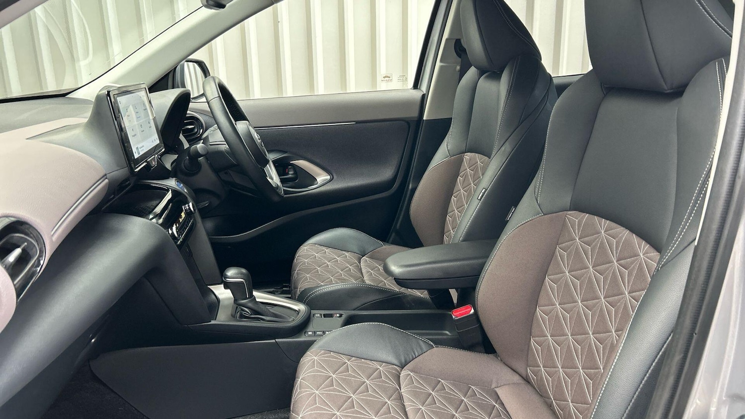 Used Toyota Yaris Cross 2023 for sale - 76562330: Photo 14