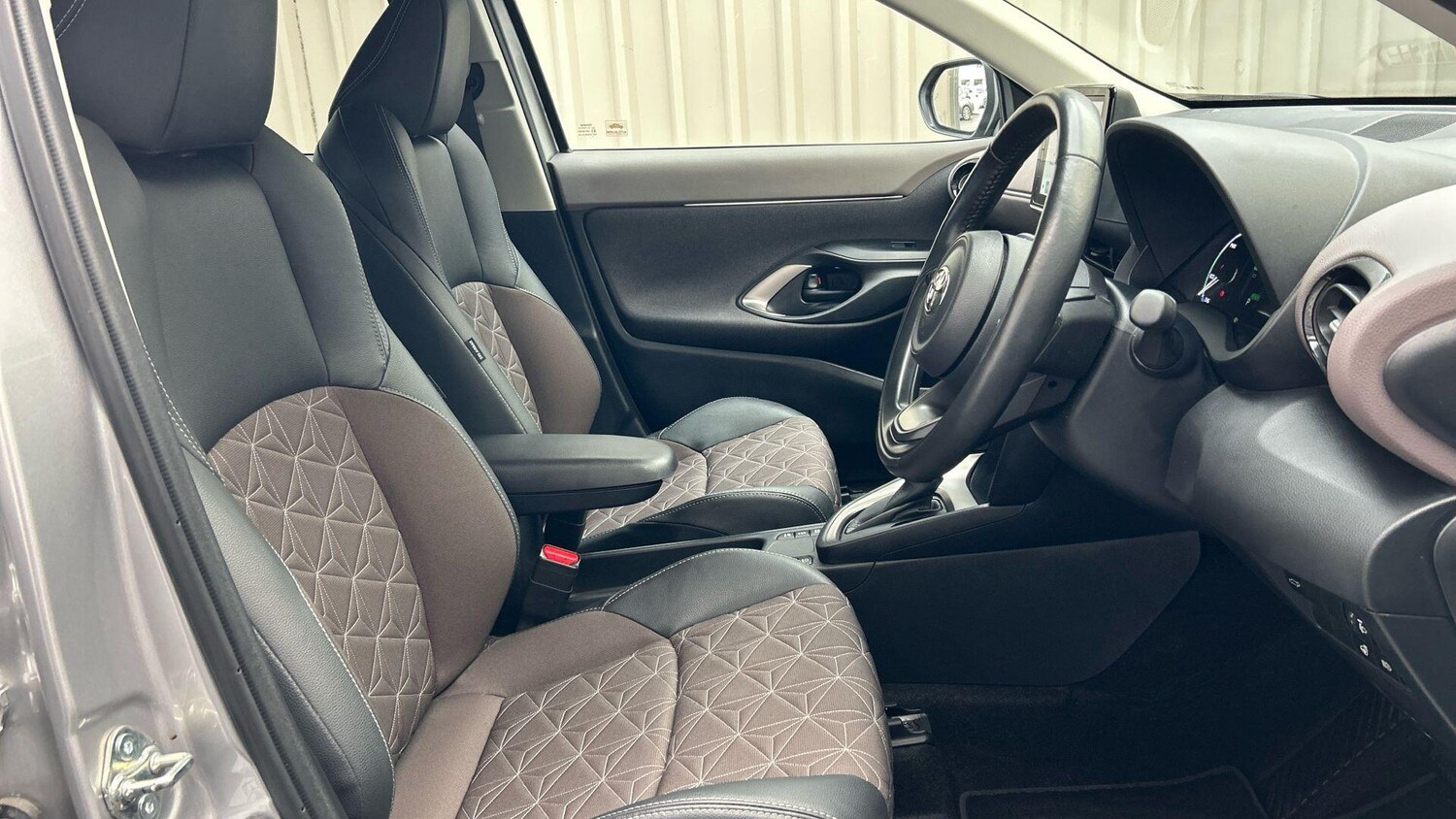 Used Toyota Yaris Cross 2023 for sale - 76562330: Photo 15