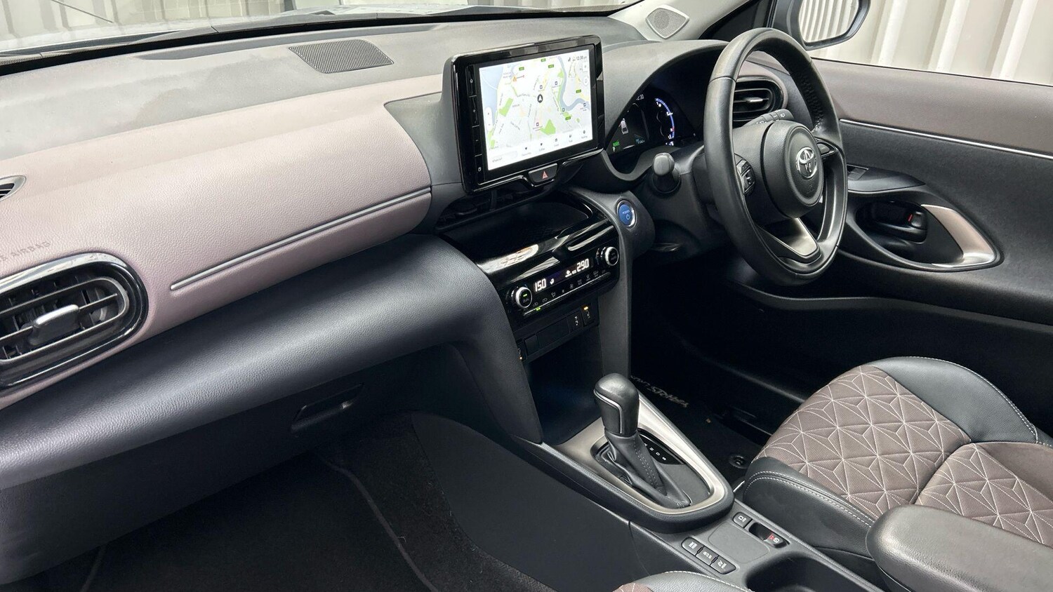 Used Toyota Yaris Cross 2023 for sale - 76562330: Photo 44