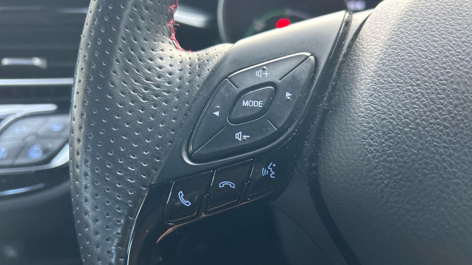 Used Toyota C-HR 2023 for sale - 77646244: Photo 38