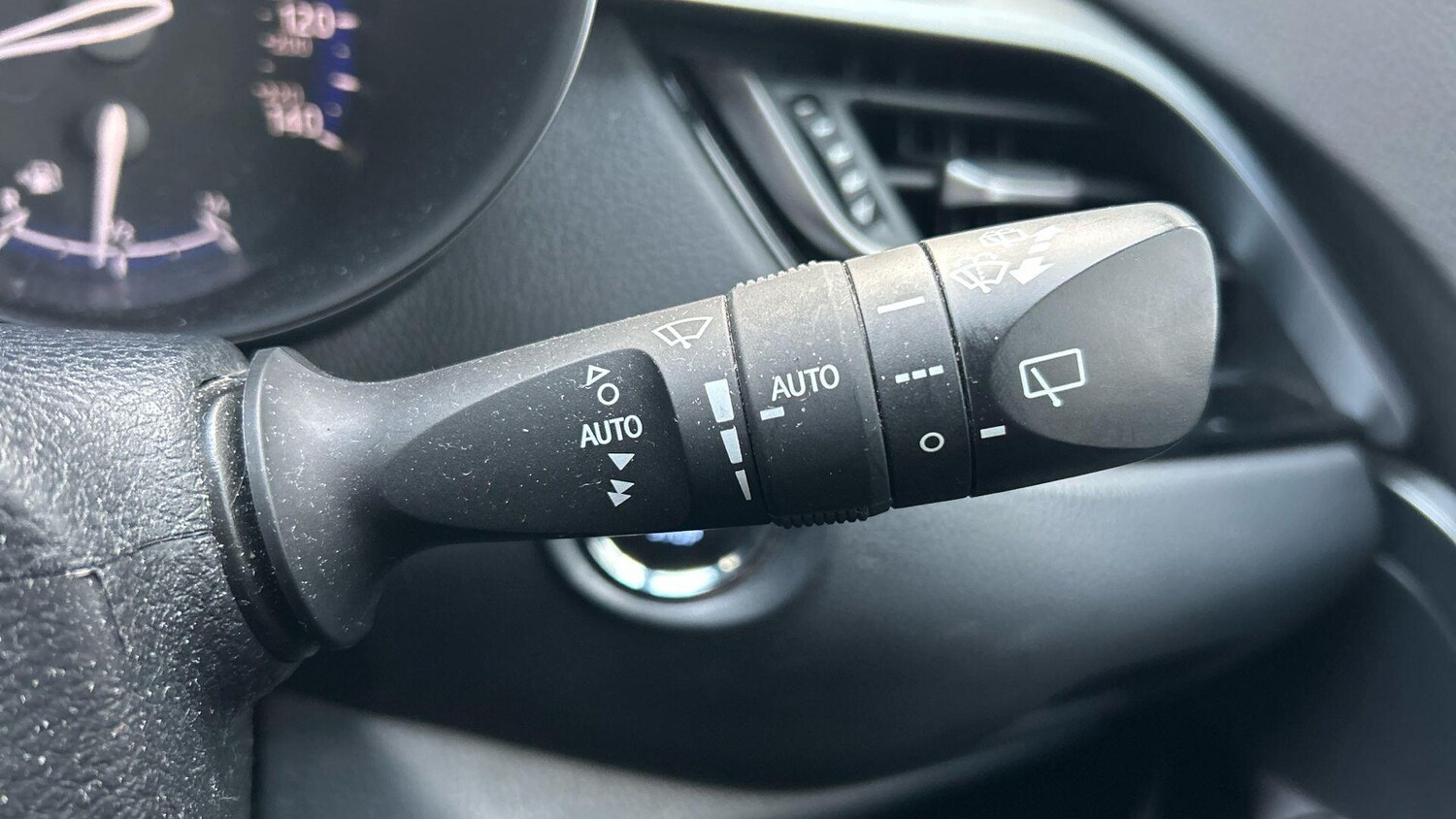 Used Toyota C-HR 2023 for sale - 77646244: Photo 40