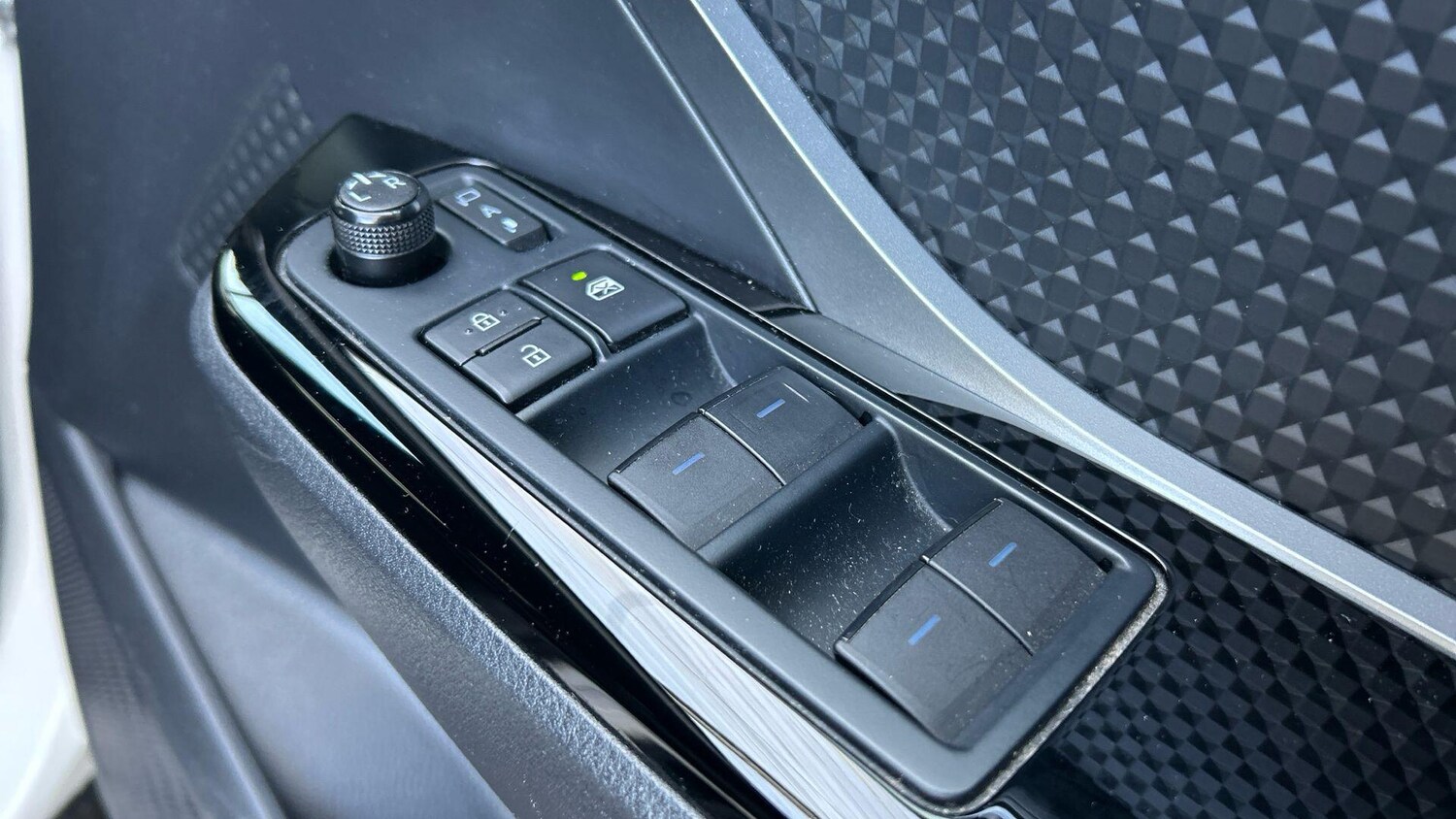 Used Toyota C-HR 2023 for sale - 77646244: Photo 41