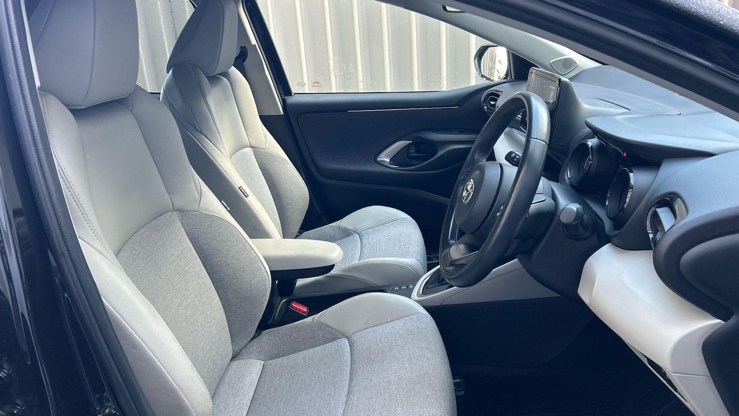 Used Toyota Yaris 2022 for sale - 76109101: Photo 17