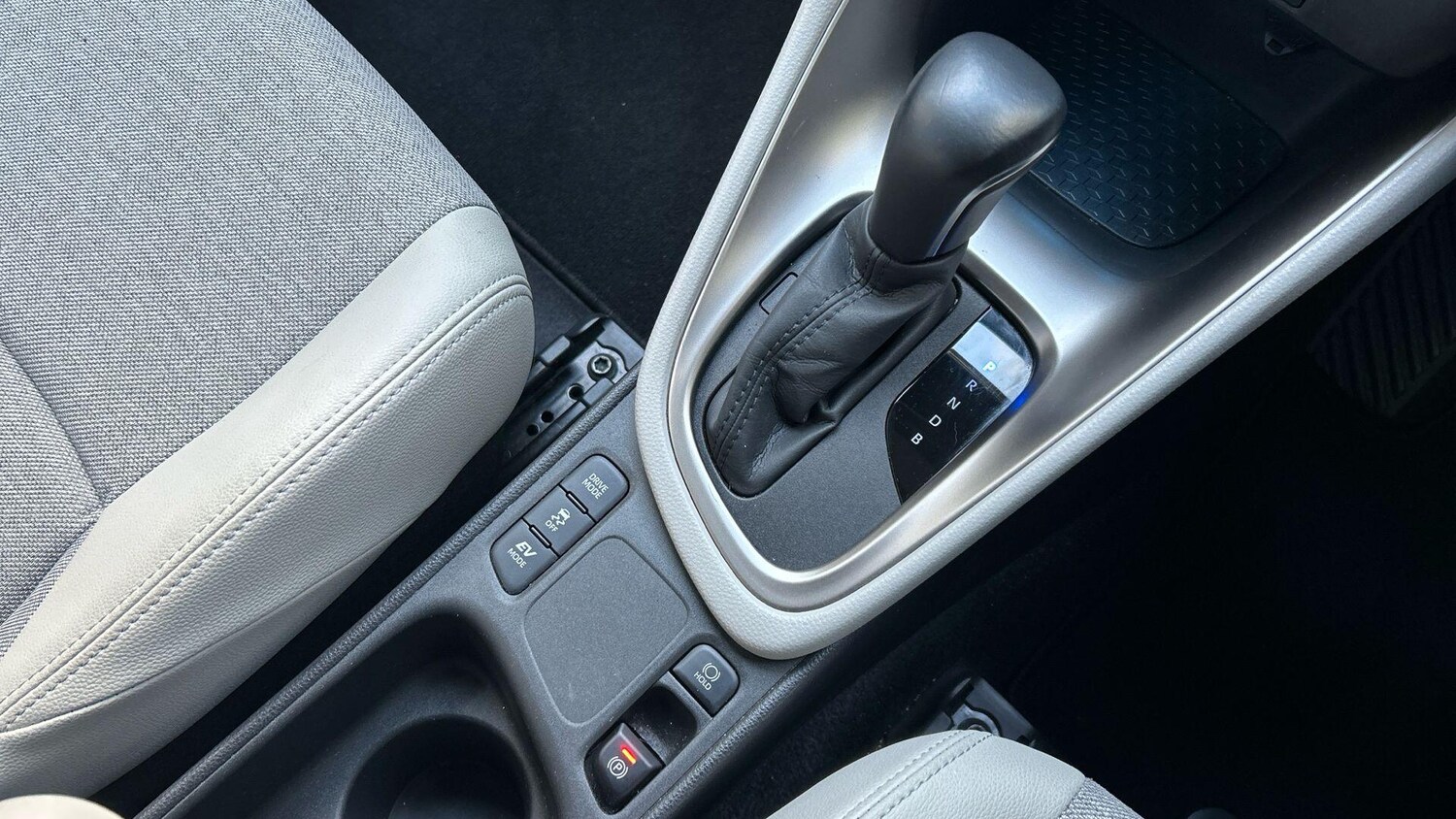 Used Toyota Yaris 2022 for sale - 76109101: Photo 32