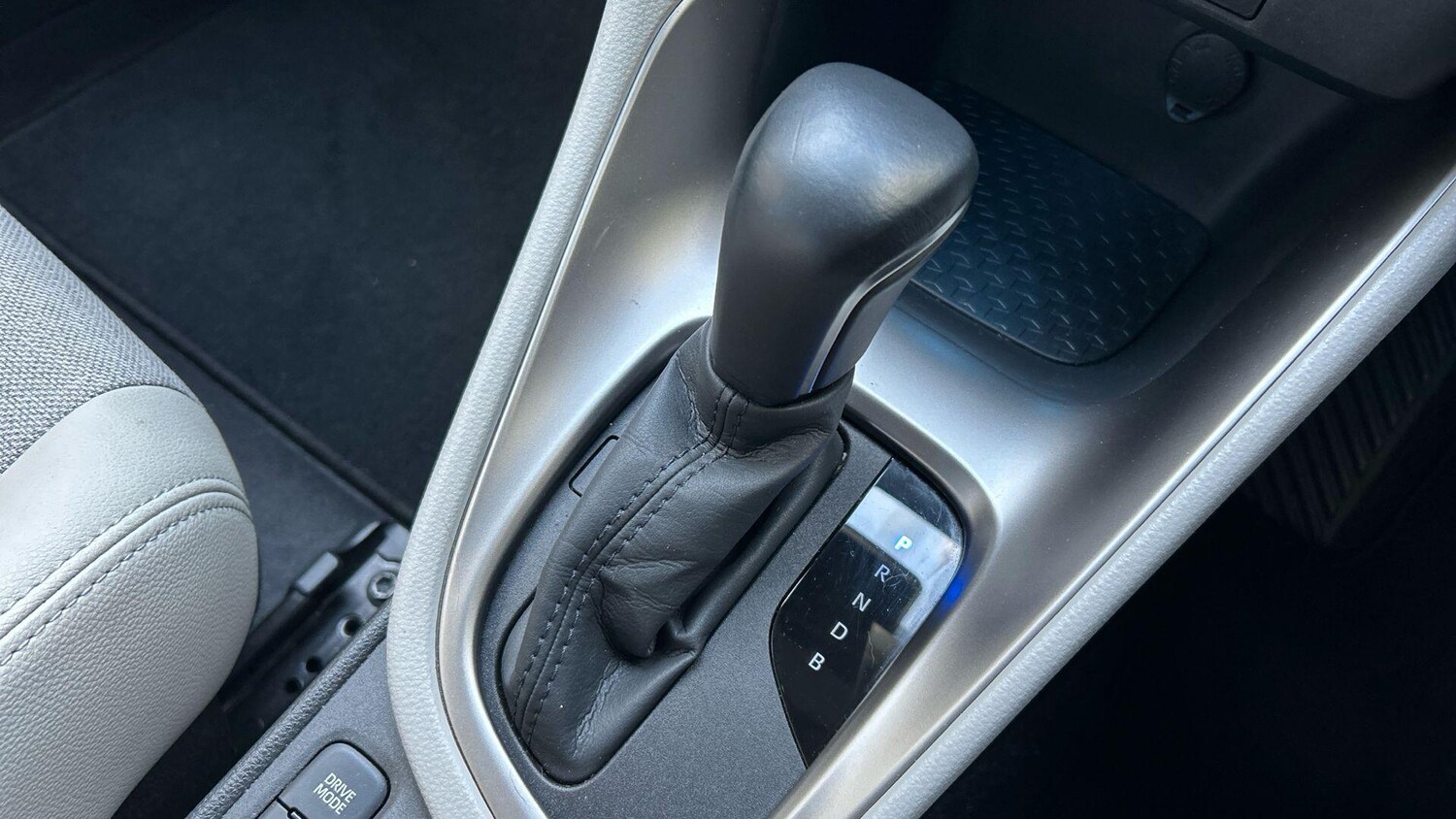 Used Toyota Yaris 2022 for sale - 76109101: Photo 33