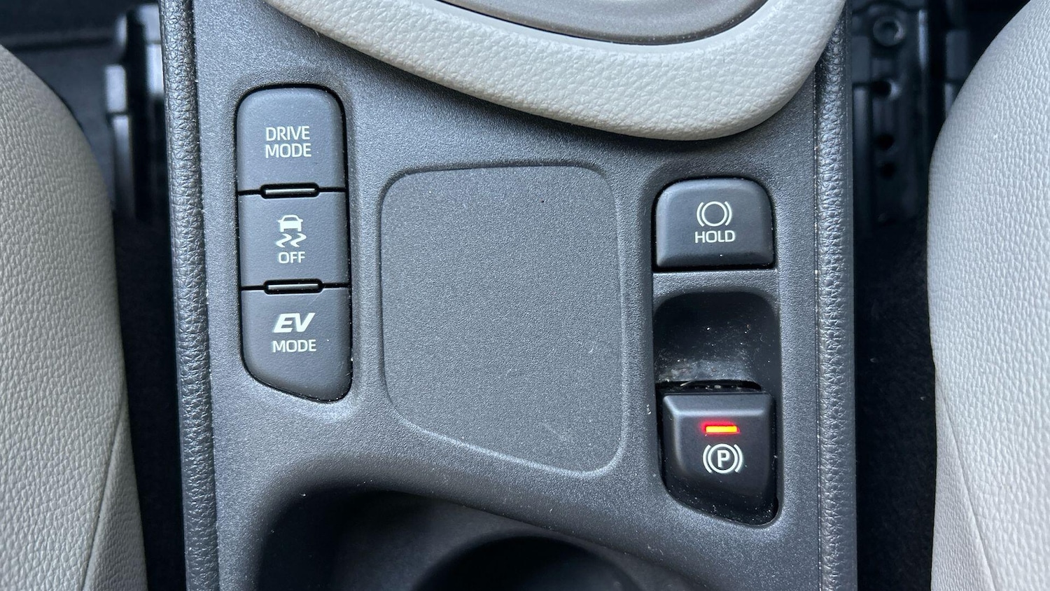 Used Toyota Yaris 2022 for sale - 76109101: Photo 34