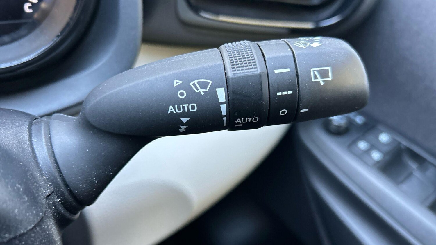 Used Toyota Yaris 2022 for sale - 76109101: Photo 41