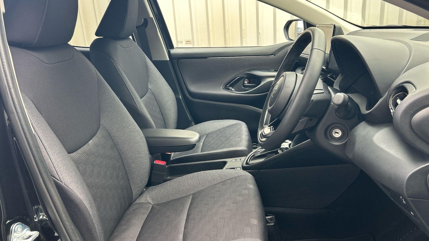 Used Toyota Yaris 2025 for sale - 77658542: Photo 17