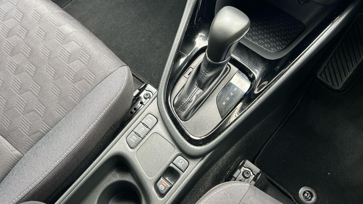 Used Toyota Yaris 2025 for sale - 77658542: Photo 33