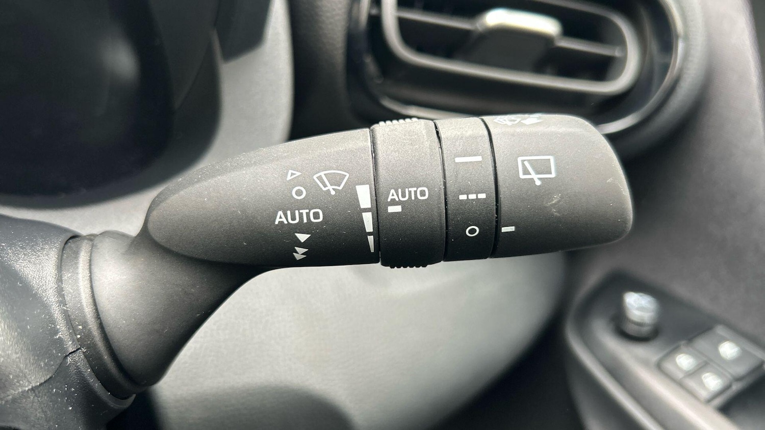 Used Toyota Yaris 2025 for sale - 77658542: Photo 40