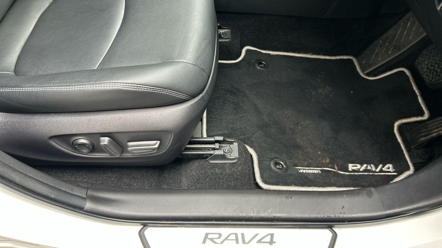 Used Toyota RAV4 2022 for sale - 76166635: Photo 44