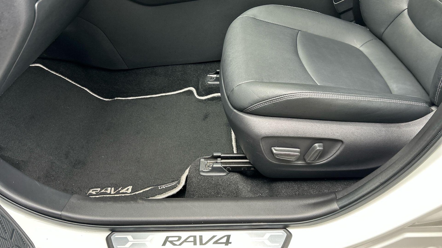 Used Toyota RAV4 2022 for sale - 76166635: Photo 45