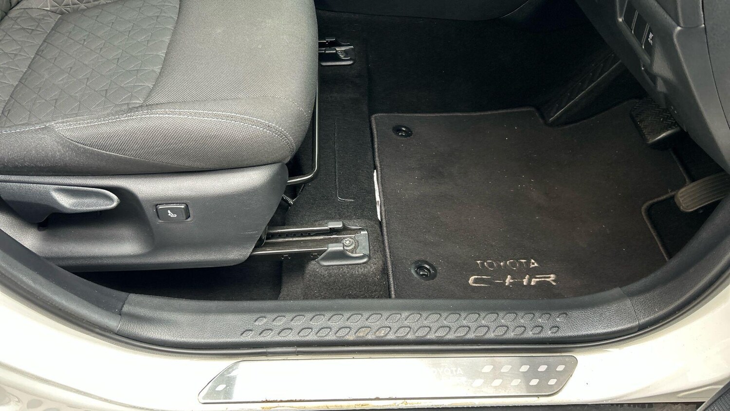 Used Toyota C-HR 2021 for sale - 76284063: Photo 42