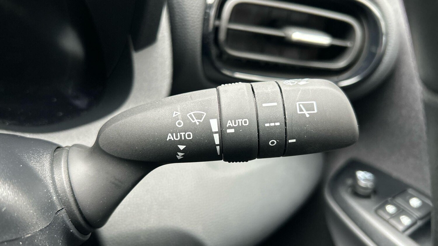 Used Toyota Yaris 2024 for sale - 77646611: Photo 39