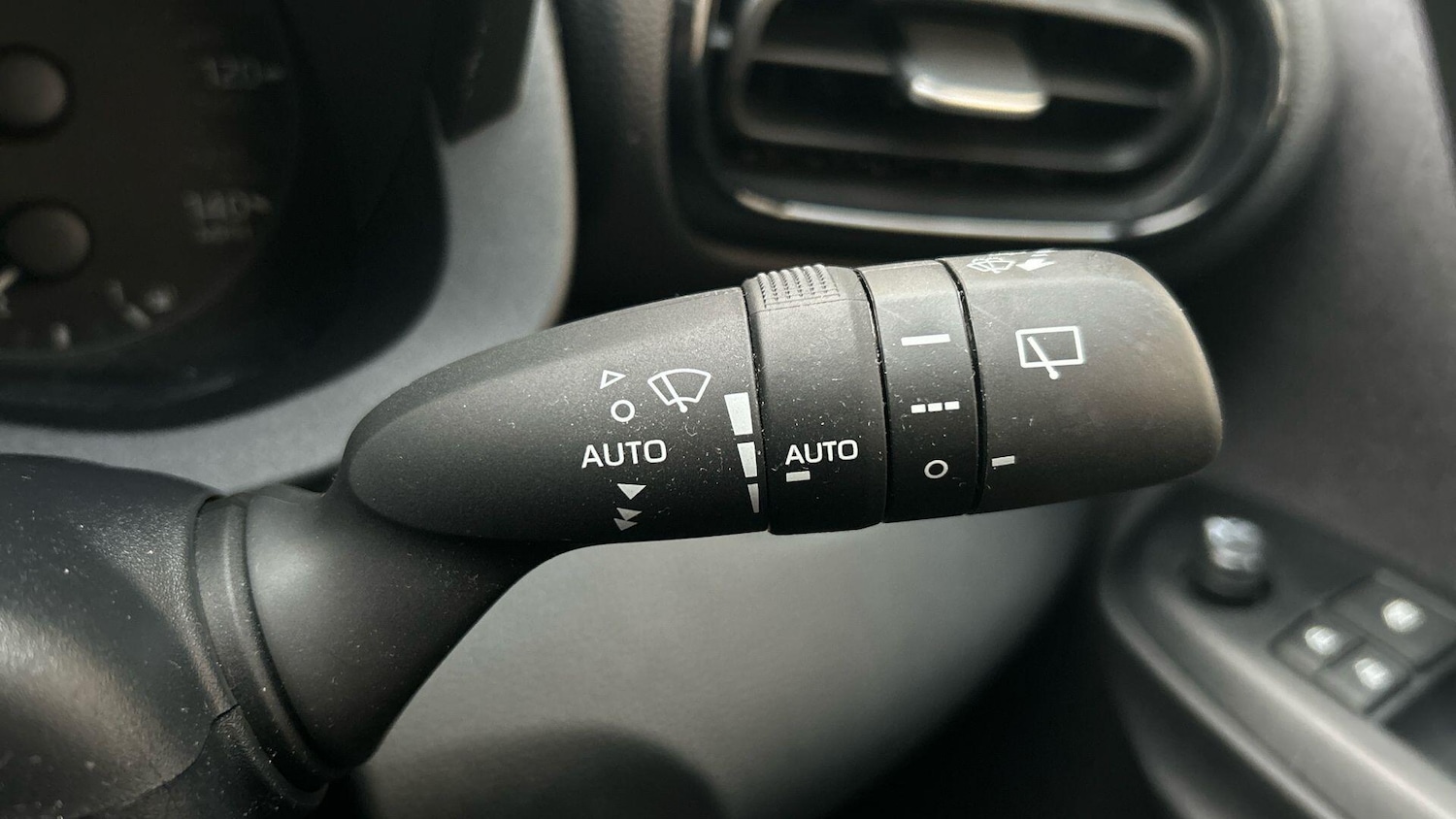 Used Toyota Yaris 2023 for sale - 76802366: Photo 35