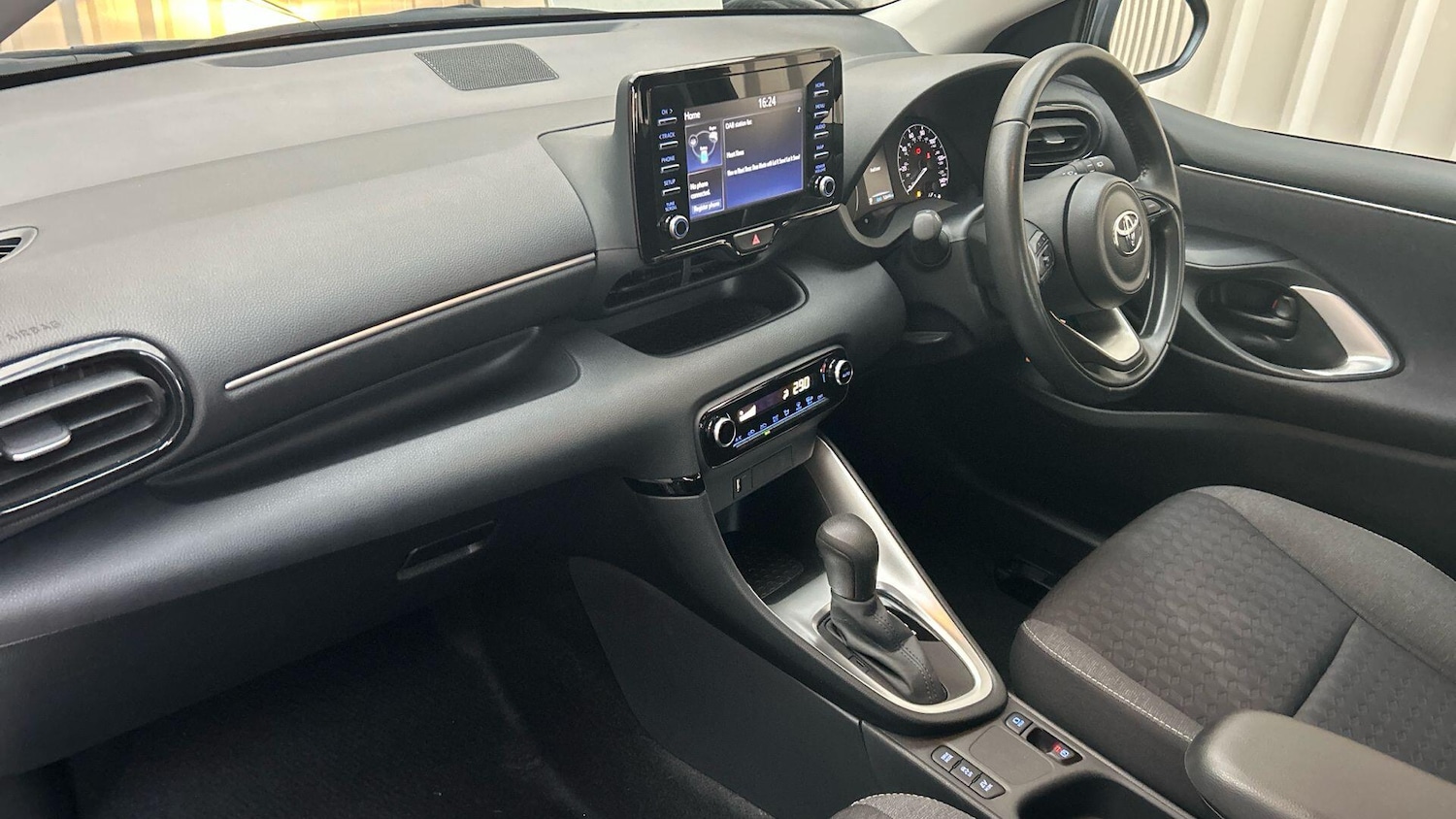 Used Toyota Yaris 2023 for sale - 76802366: Photo 39