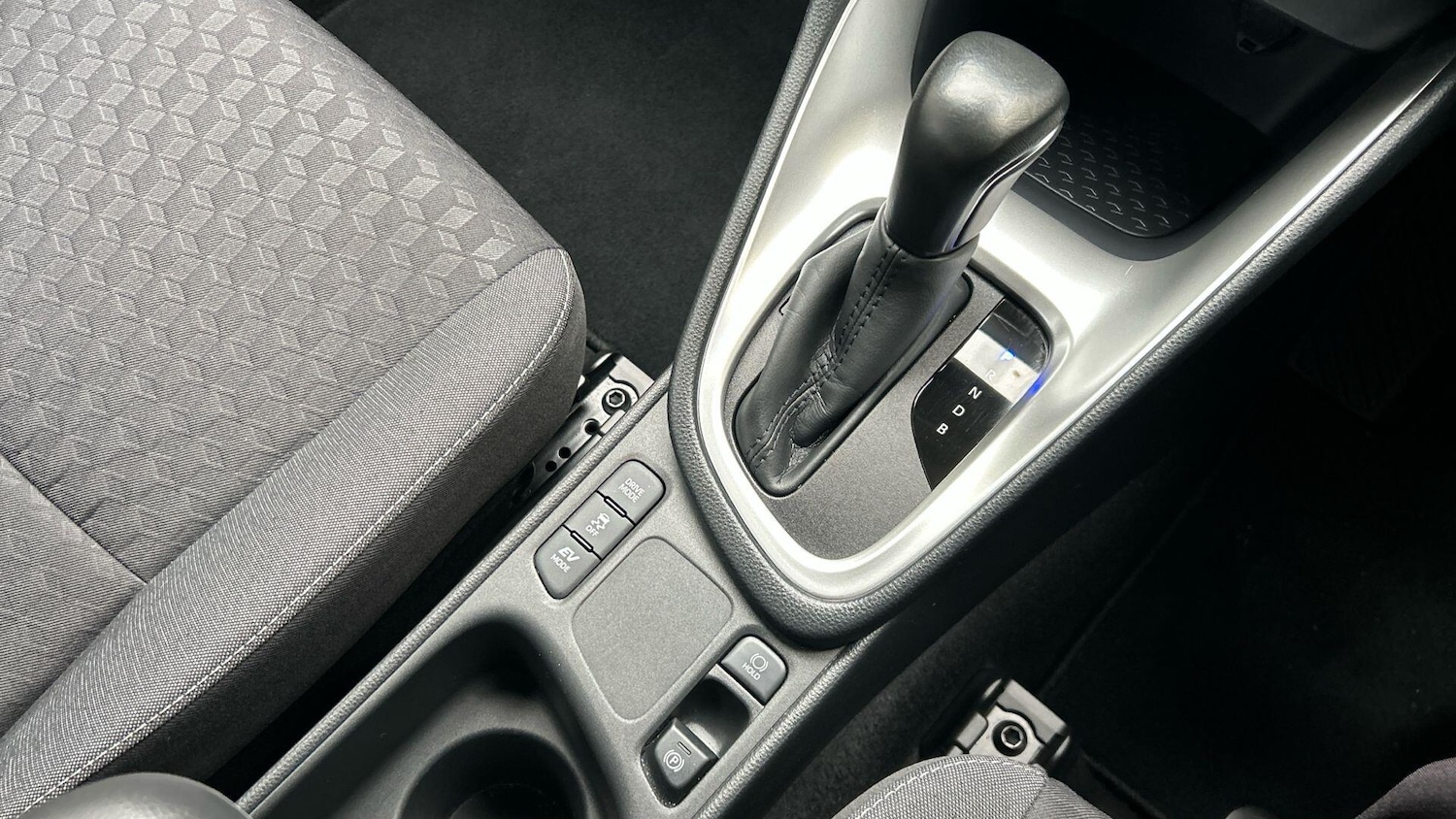 Used Toyota Yaris 2022 for sale - 76138205: Photo 32