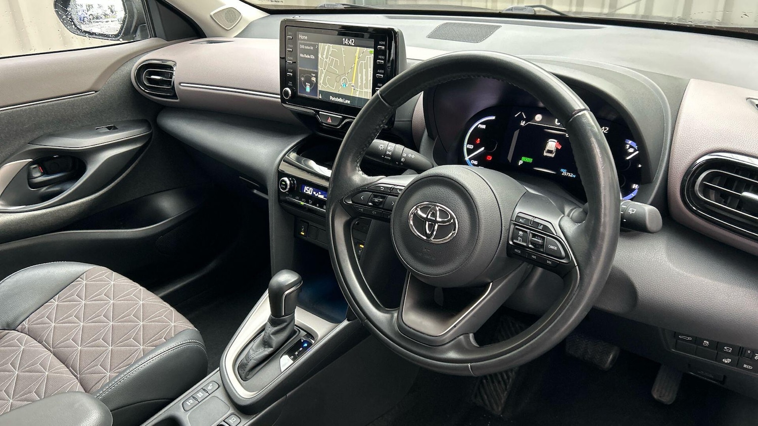 Used Toyota Yaris Cross 2022 for sale - 77439689: Photo 10