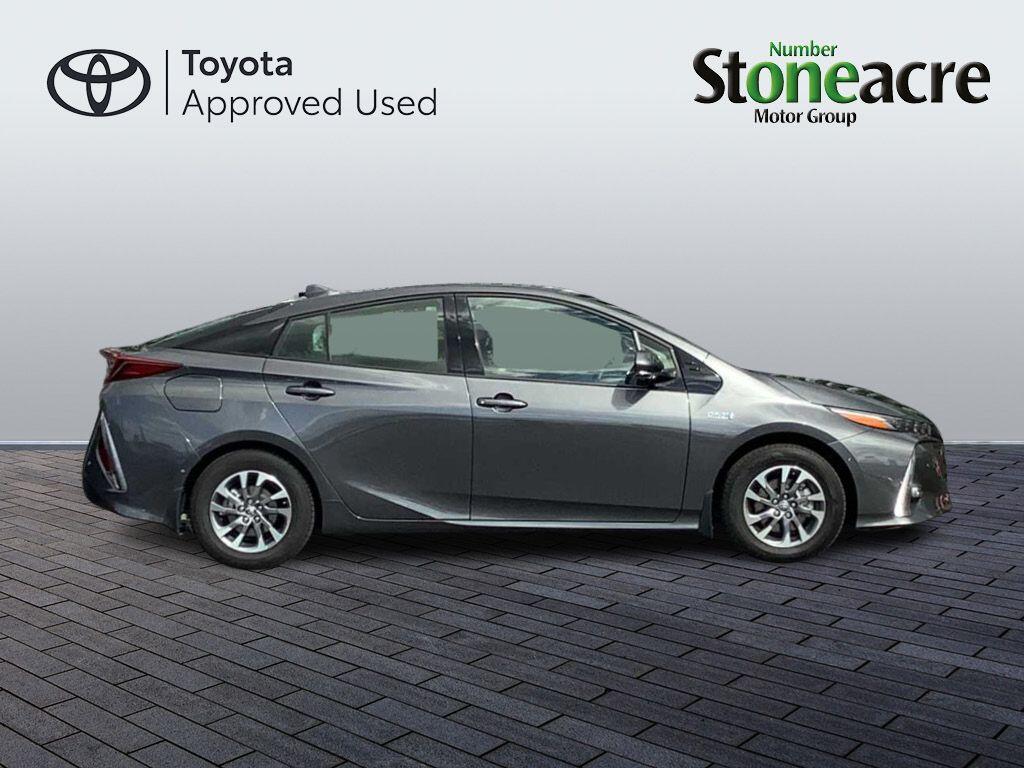 Used Toyota Prius 2021 for sale - 76550666: Photo 2