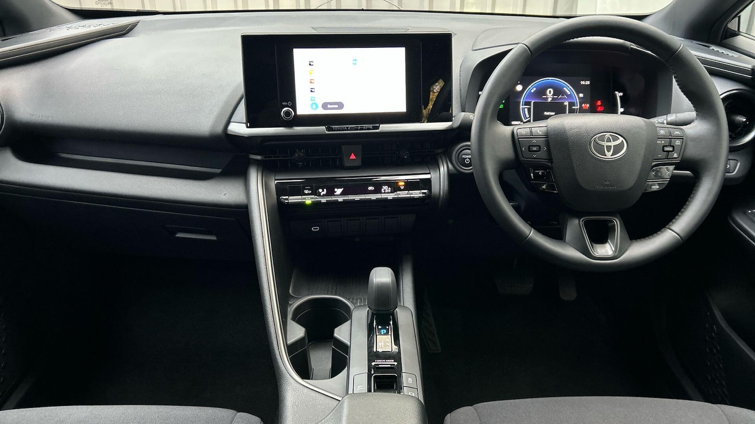 Used Toyota C-HR 2024 for sale - 76456831: Photo 11