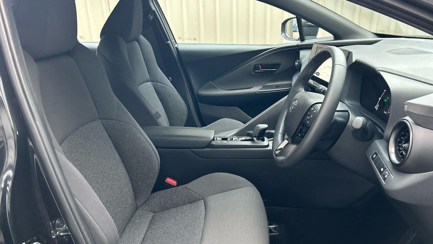 Used Toyota C-HR 2024 for sale - 76456831: Photo 17