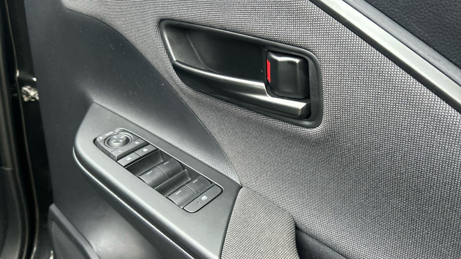 Used Toyota C-HR 2024 for sale - 76456831: Photo 39