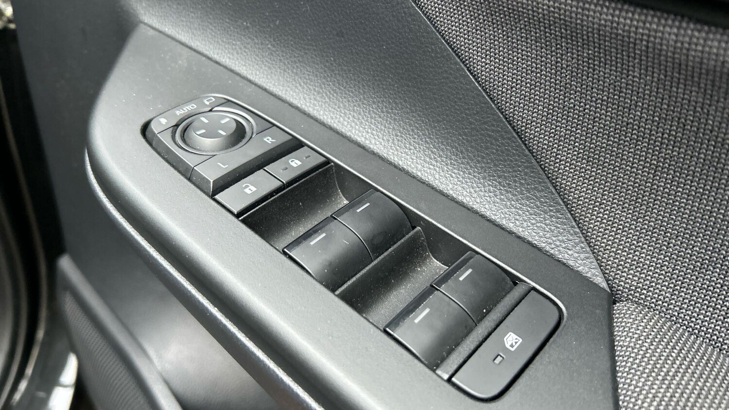 Used Toyota C-HR 2024 for sale - 76456831: Photo 40