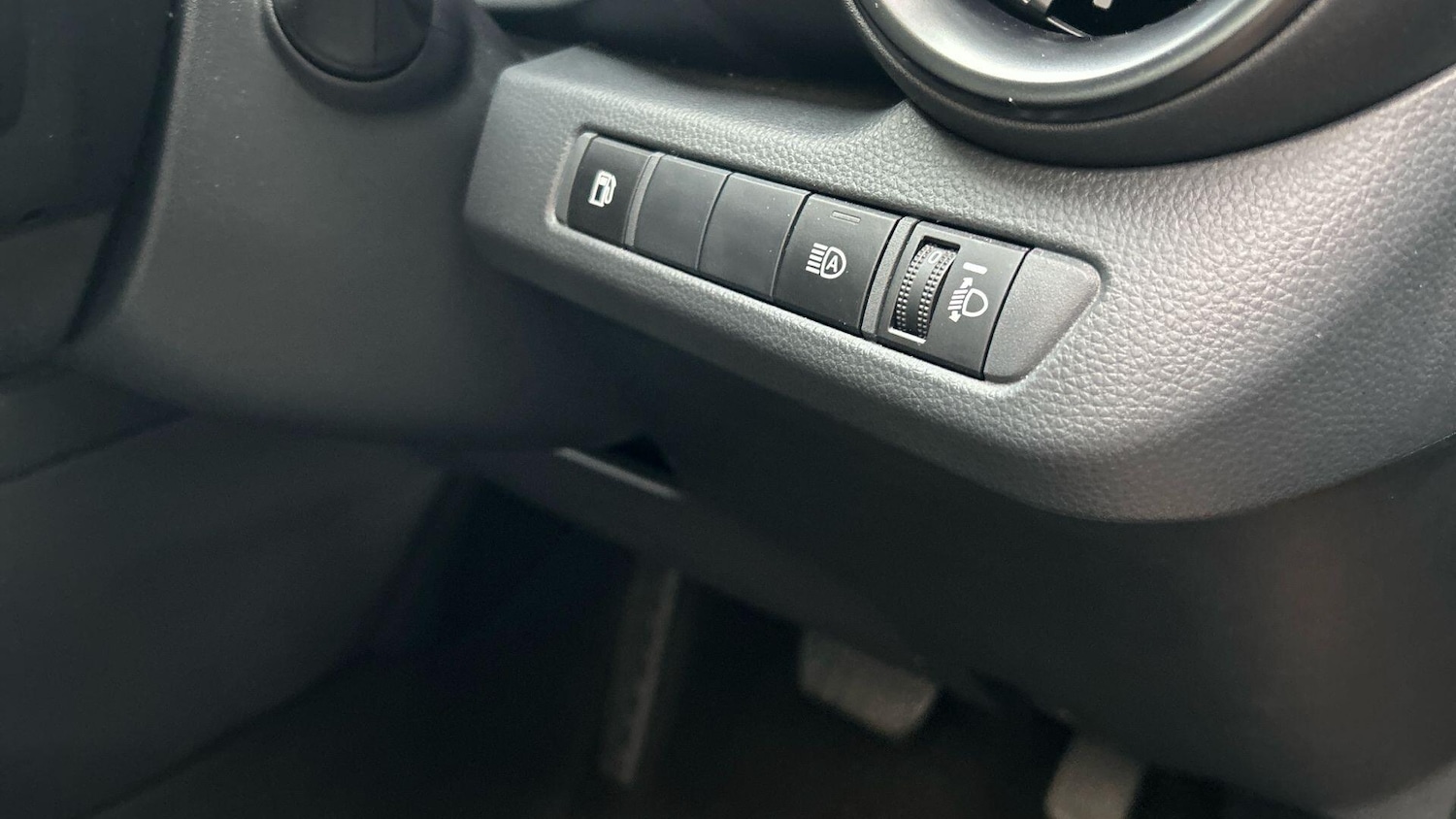 Used Toyota C-HR 2024 for sale - 76456831: Photo 41