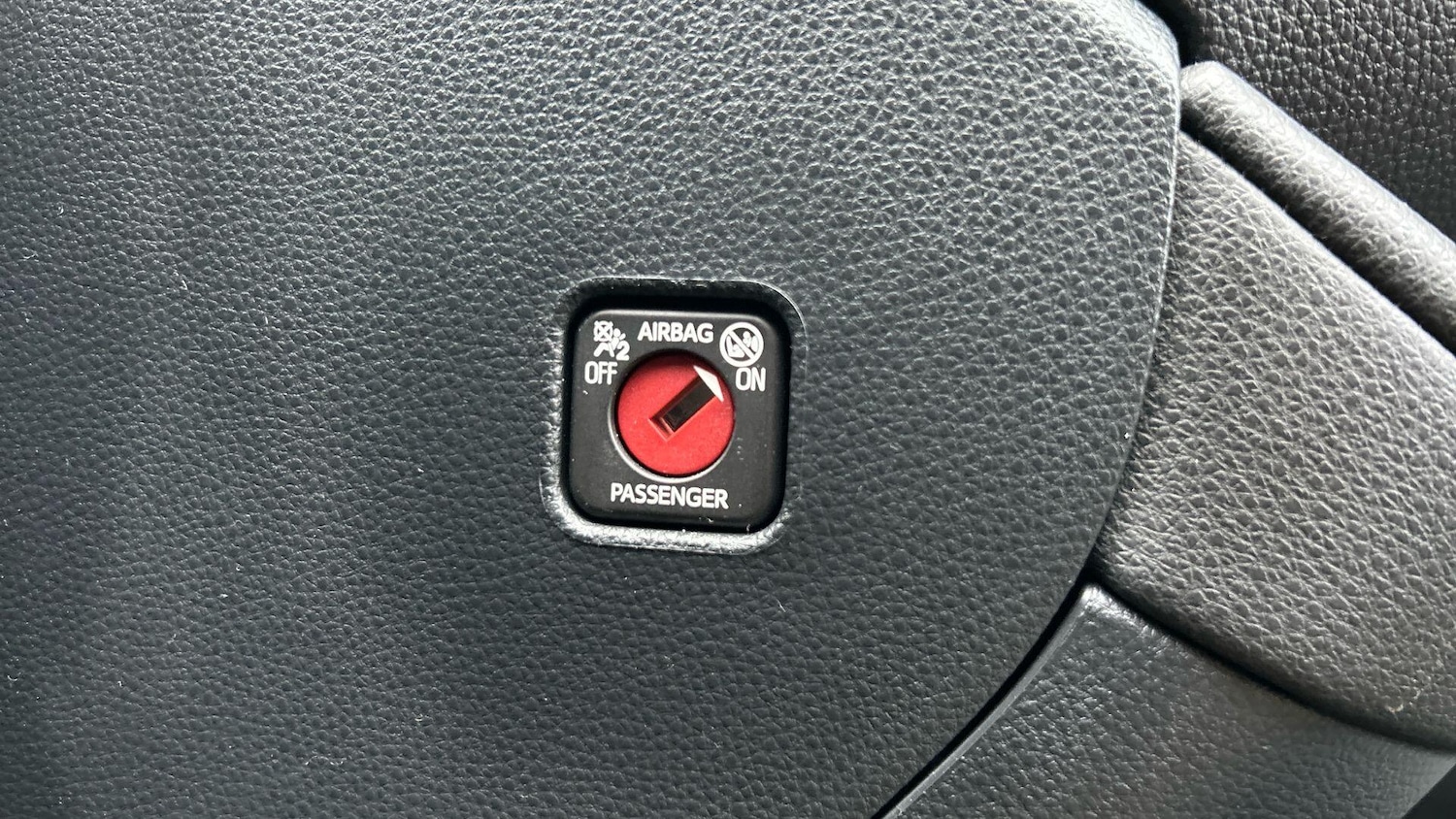 Used Toyota C-HR 2024 for sale - 76456831: Photo 44