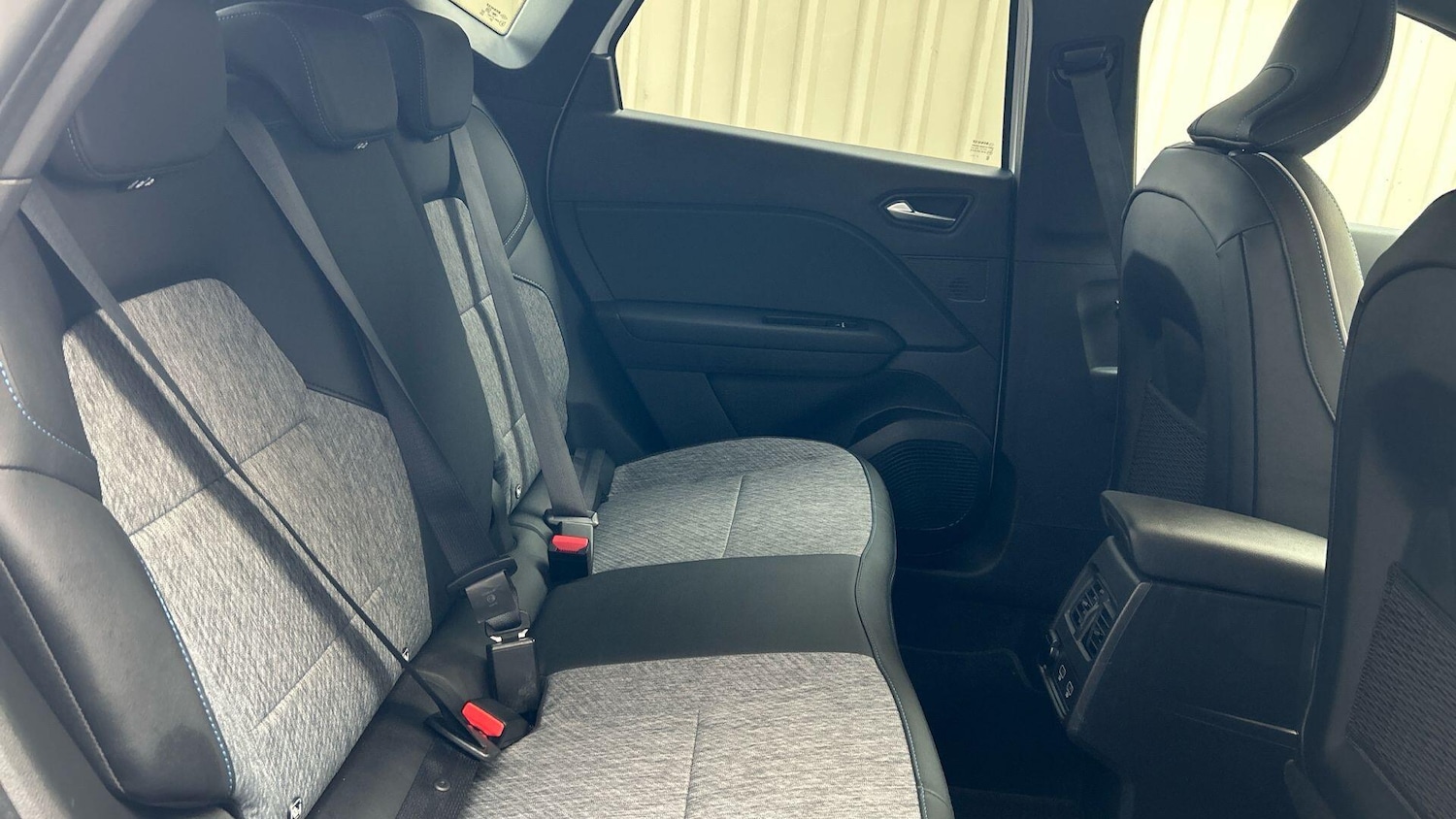 Used Renault Captur for sale - 76538309: Photo 16