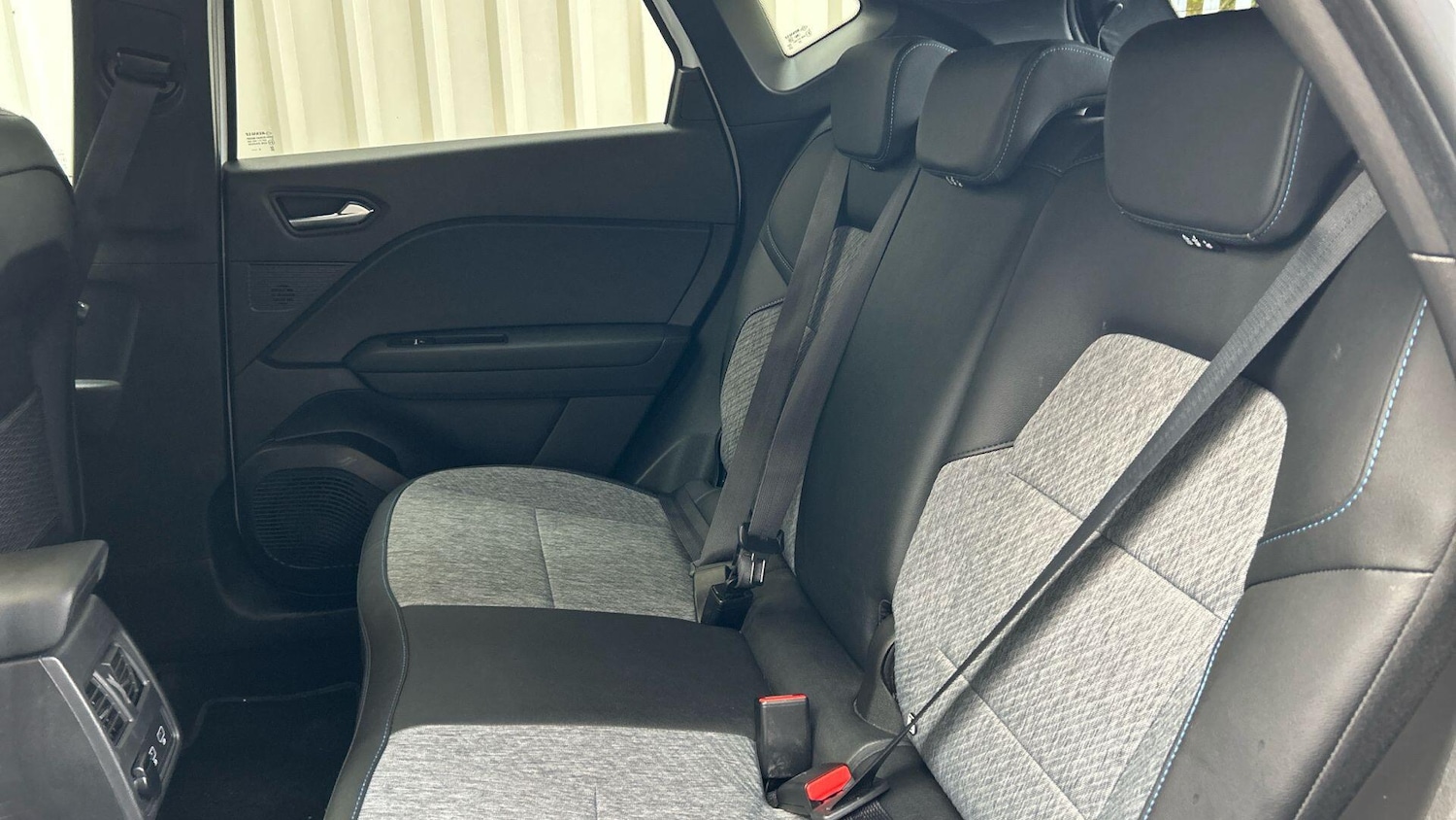 Used Renault Captur for sale - 76538309: Photo 17