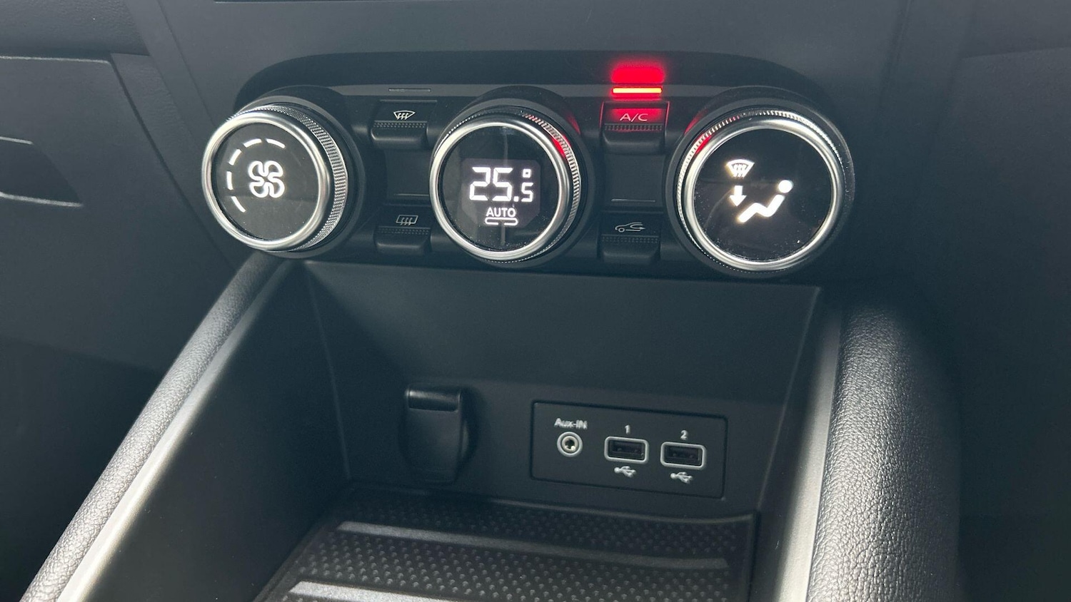 Used Renault Captur for sale - 76538309: Photo 34