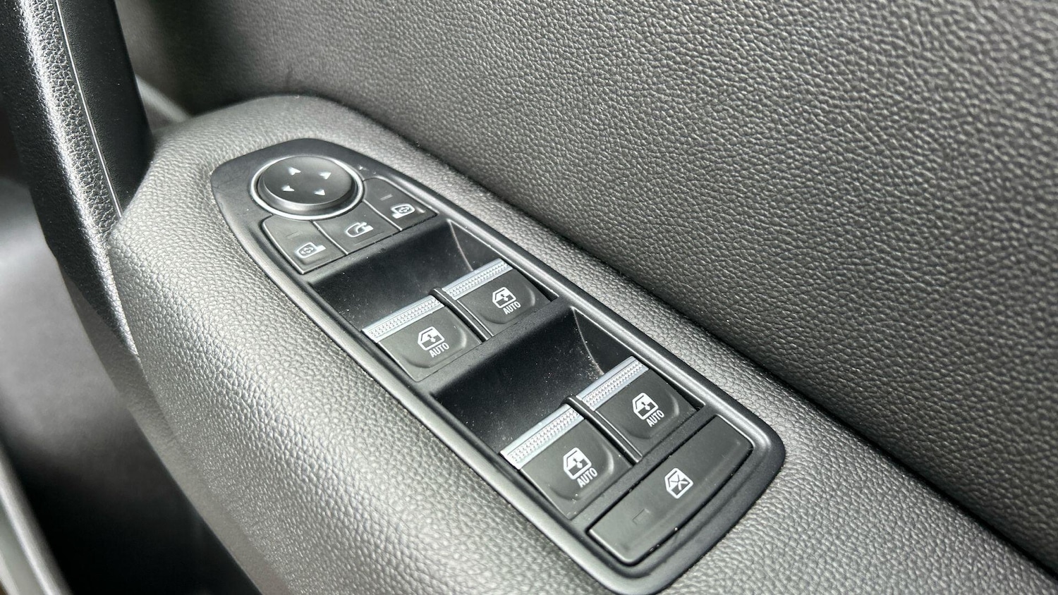 Used Renault Captur for sale - 76538309: Photo 43