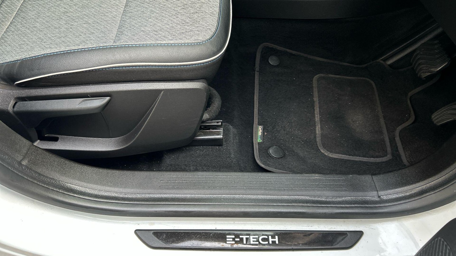 Used Renault Captur for sale - 76538309: Photo 46