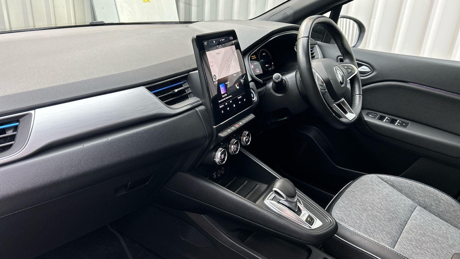 Used Renault Captur for sale - 76538309: Photo 48