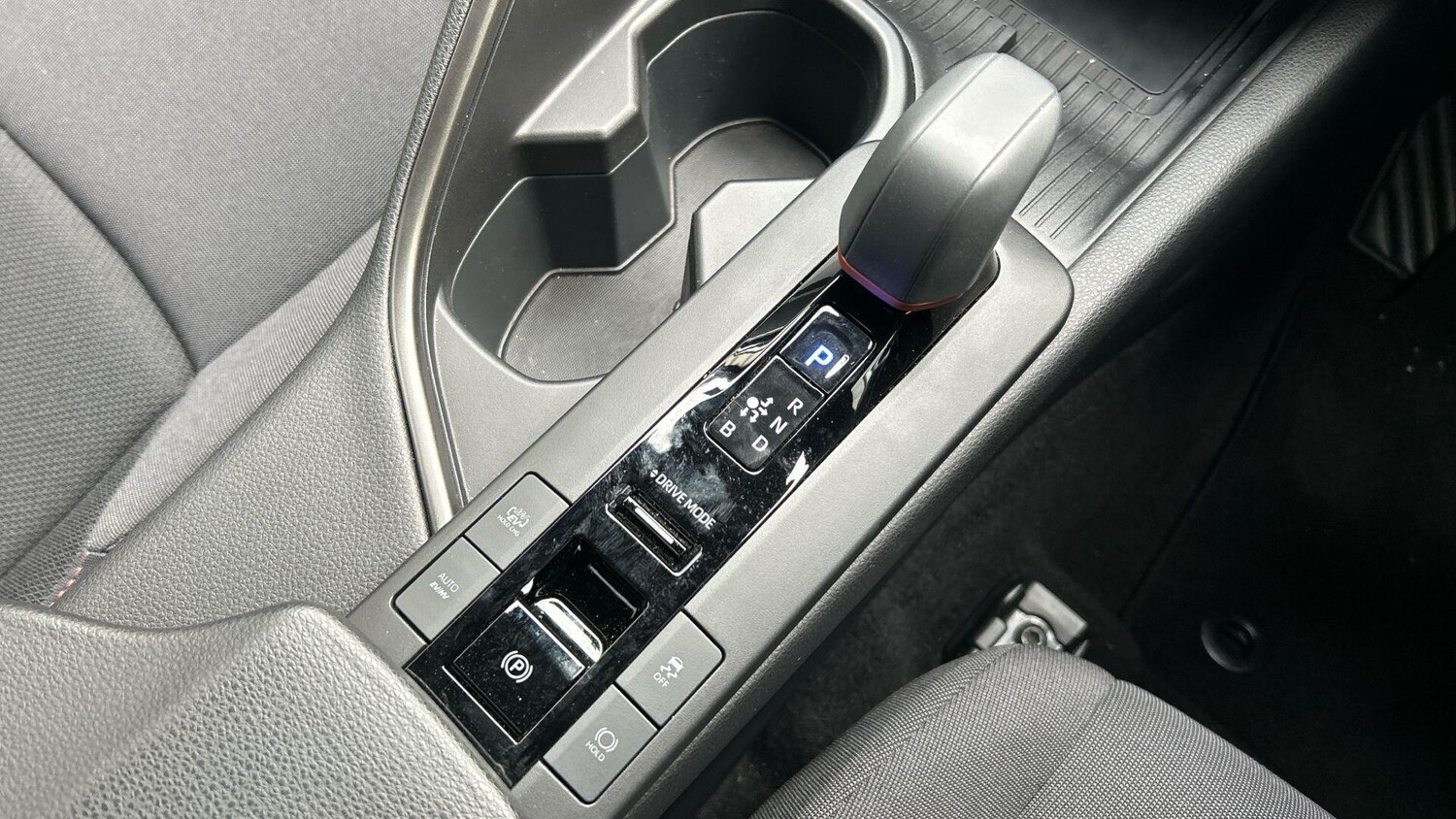 Used Toyota C-HR 2024 for sale - 77838715: Photo 32