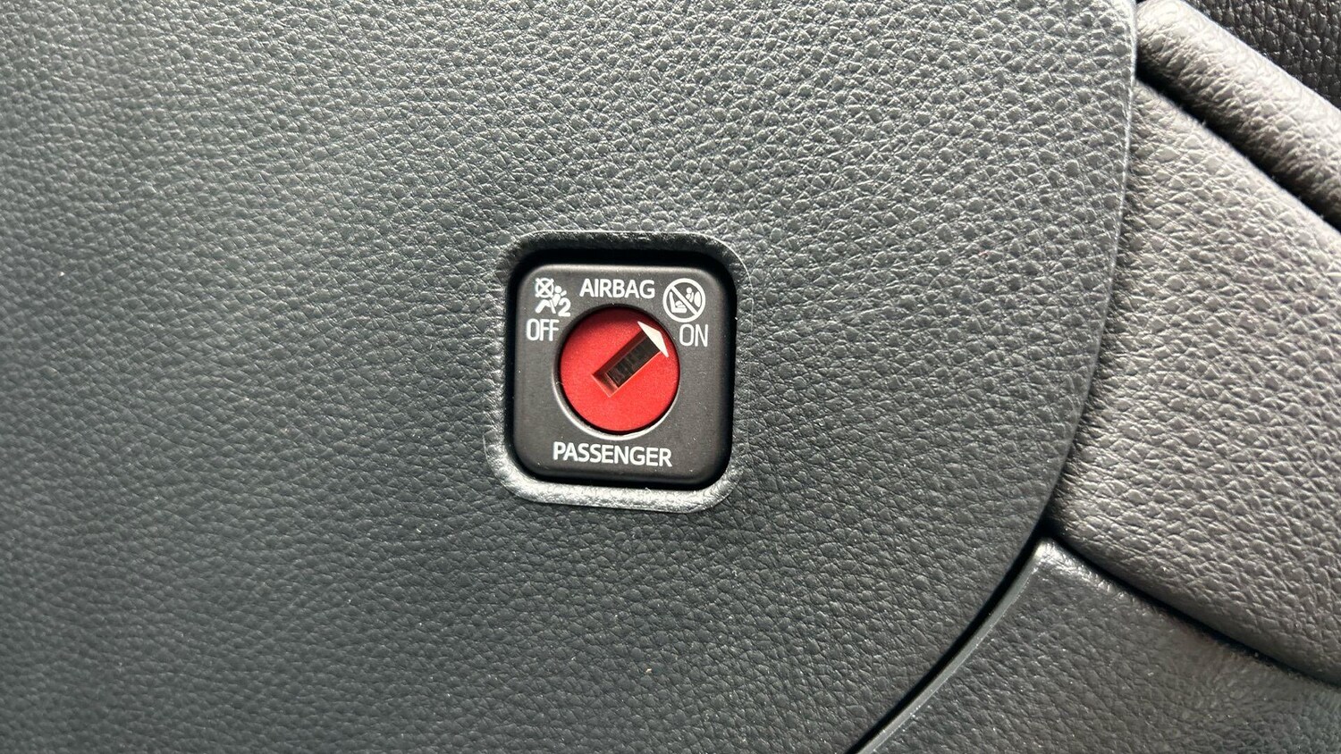 Used Toyota C-HR 2024 for sale - 77838715: Photo 43