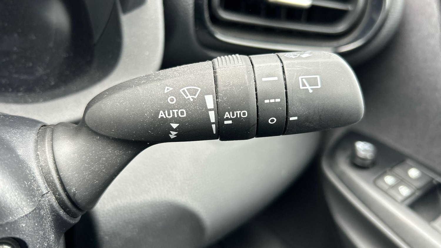 Used Toyota Yaris 2024 for sale - 78101390: Photo 38