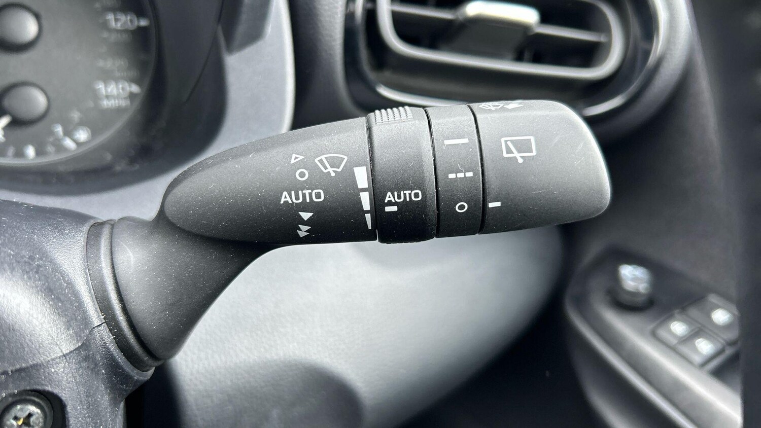 Used Toyota Yaris 2024 for sale - 77574867: Photo 32