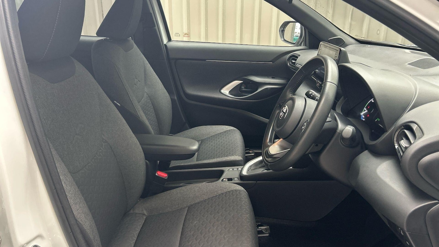 Used Toyota Yaris Cross 2023 for sale - 76166600: Photo 17