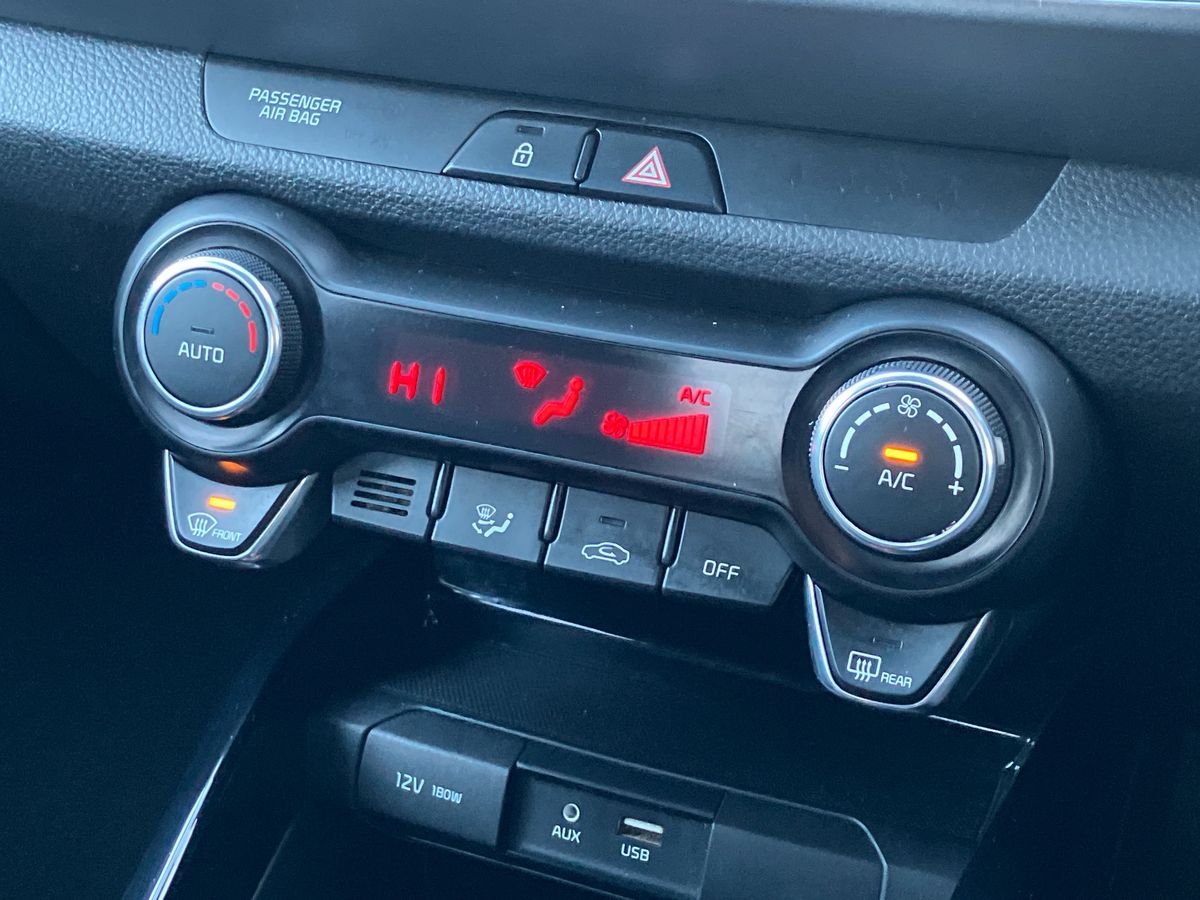 Used Kia Stonic 2018 for sale - 76748594: Photo 13