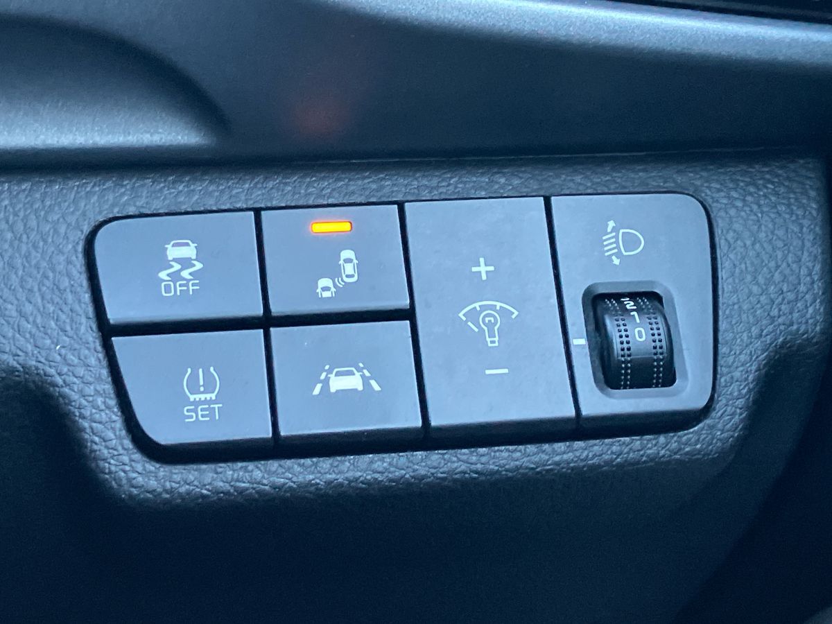 Used Kia Stonic 2018 for sale - 76748594: Photo 32