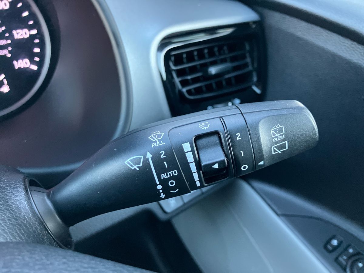 Used Kia Stonic 2018 for sale - 76748594: Photo 33