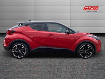 Used Toyota C-HR 2023 for sale - 75626262: Photo