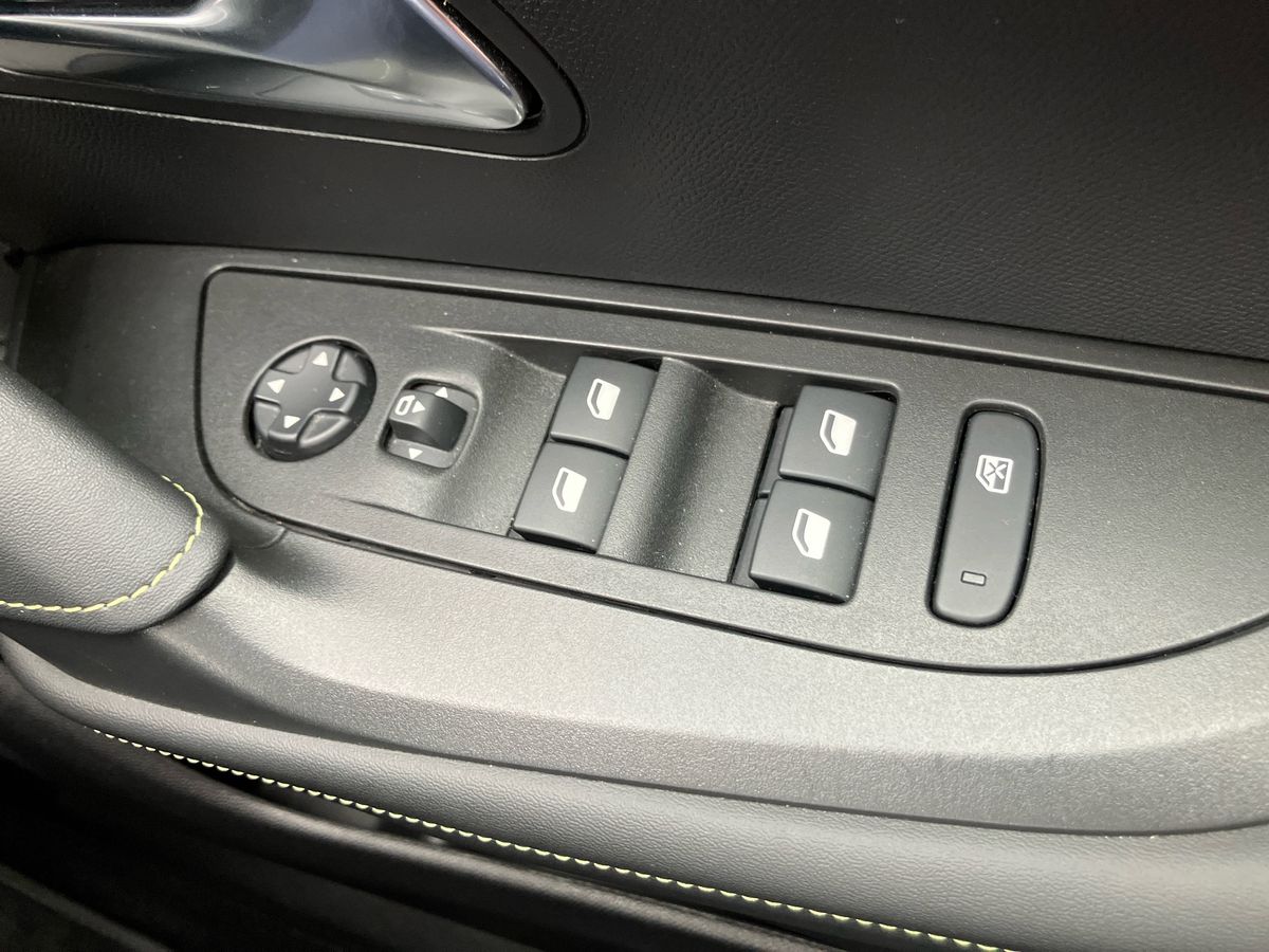 Used Peugeot 2008 2023 for sale - 76171219: Photo 35