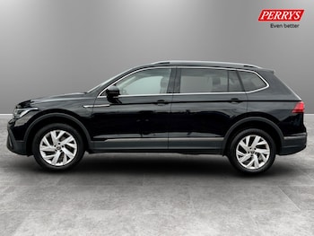 Used Volkswagen Tiguan Allspace 2023 for sale - 78105300: Photo