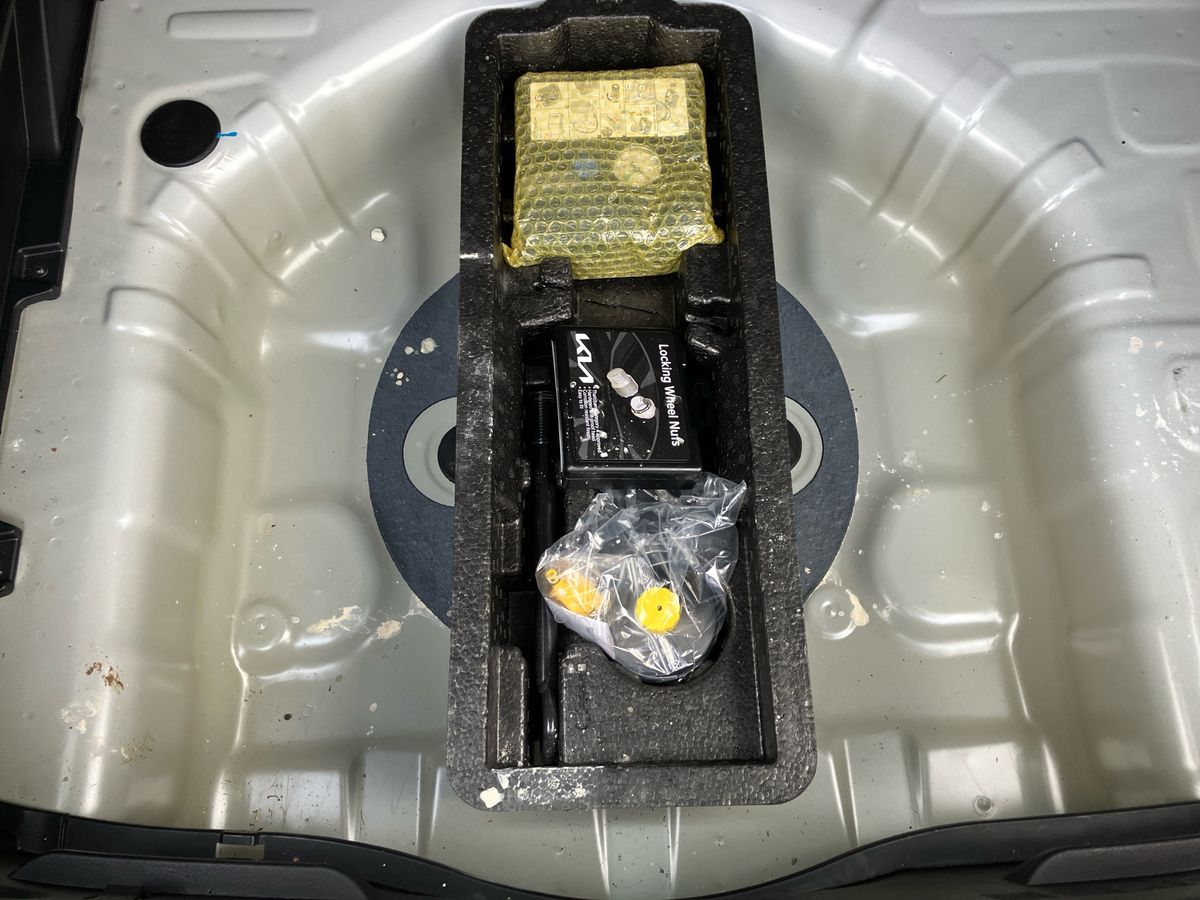 Used Kia Stonic 2024 for sale - 77460676: Photo 30